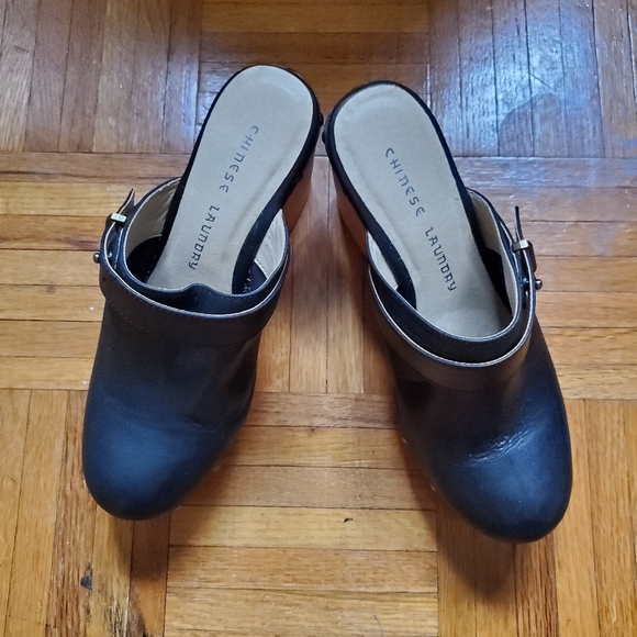 Black Clogs - Picture 4 of 7